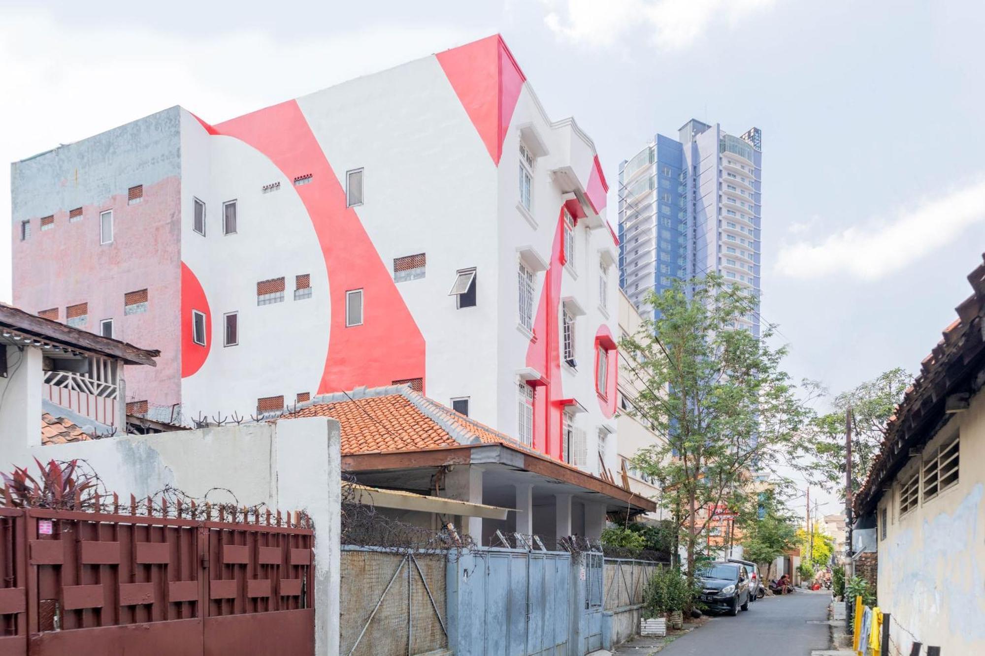 Oyo 1111 Pasar Baru Inn Джакарта Екстер'єр фото