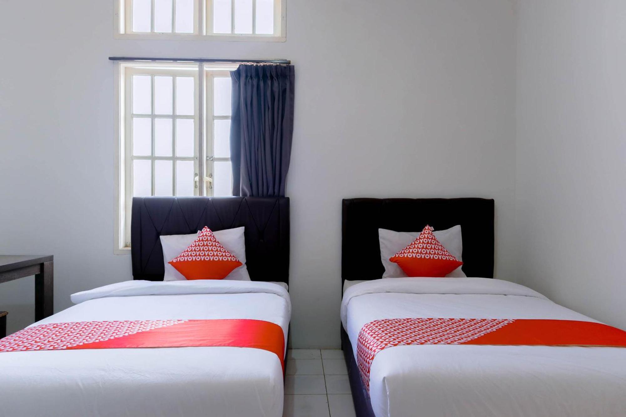 Oyo 1111 Pasar Baru Inn Джакарта Екстер'єр фото