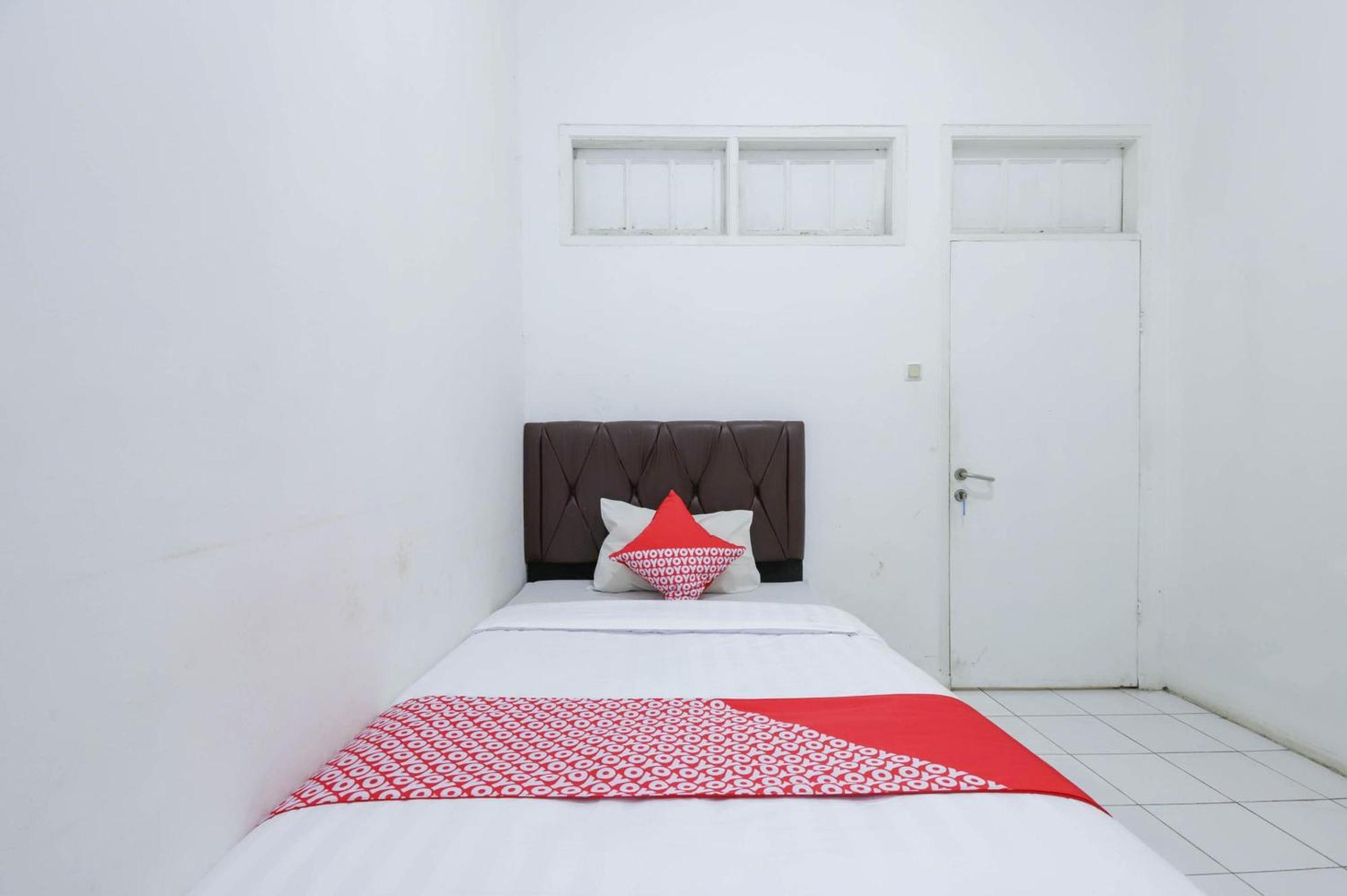 Oyo 1111 Pasar Baru Inn Джакарта Екстер'єр фото