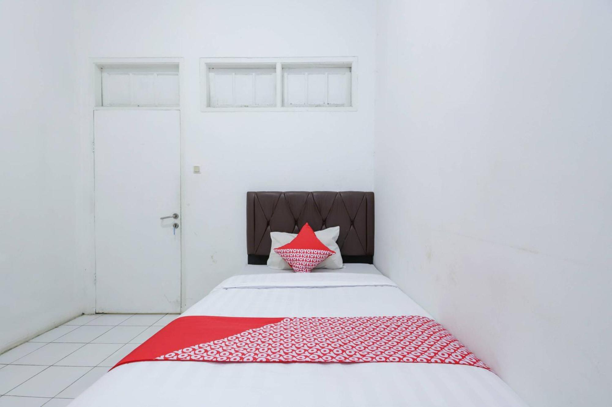 Oyo 1111 Pasar Baru Inn Джакарта Екстер'єр фото