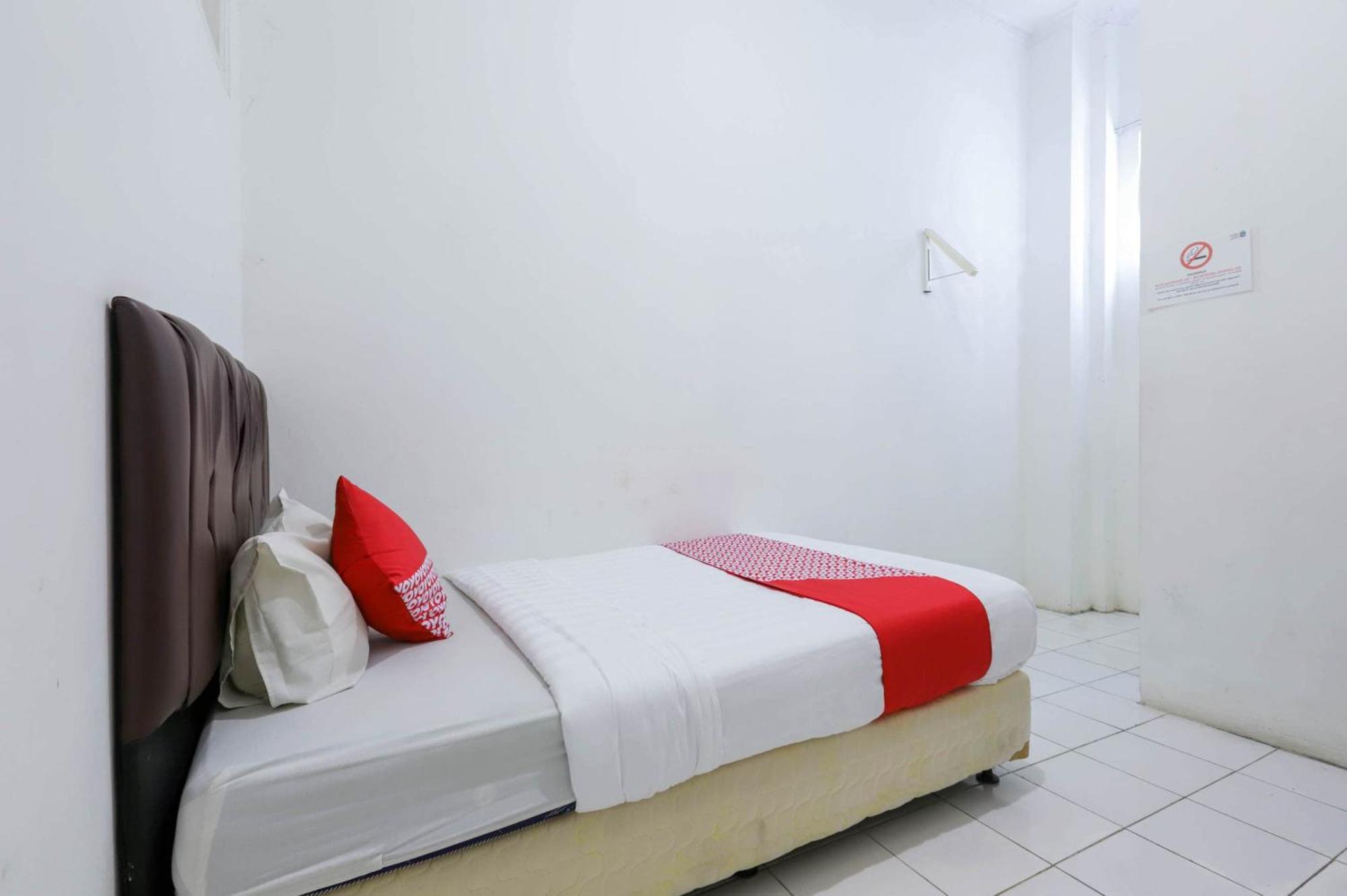 Oyo 1111 Pasar Baru Inn Джакарта Екстер'єр фото