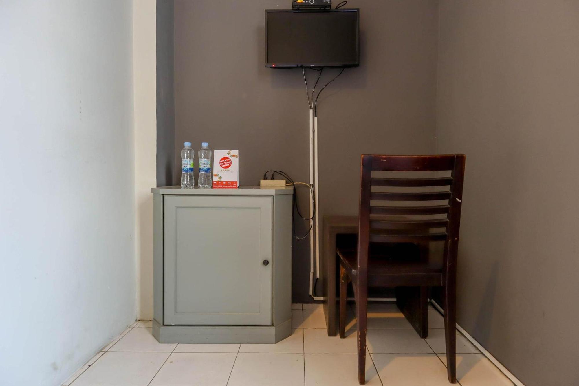 Oyo 1111 Pasar Baru Inn Джакарта Екстер'єр фото