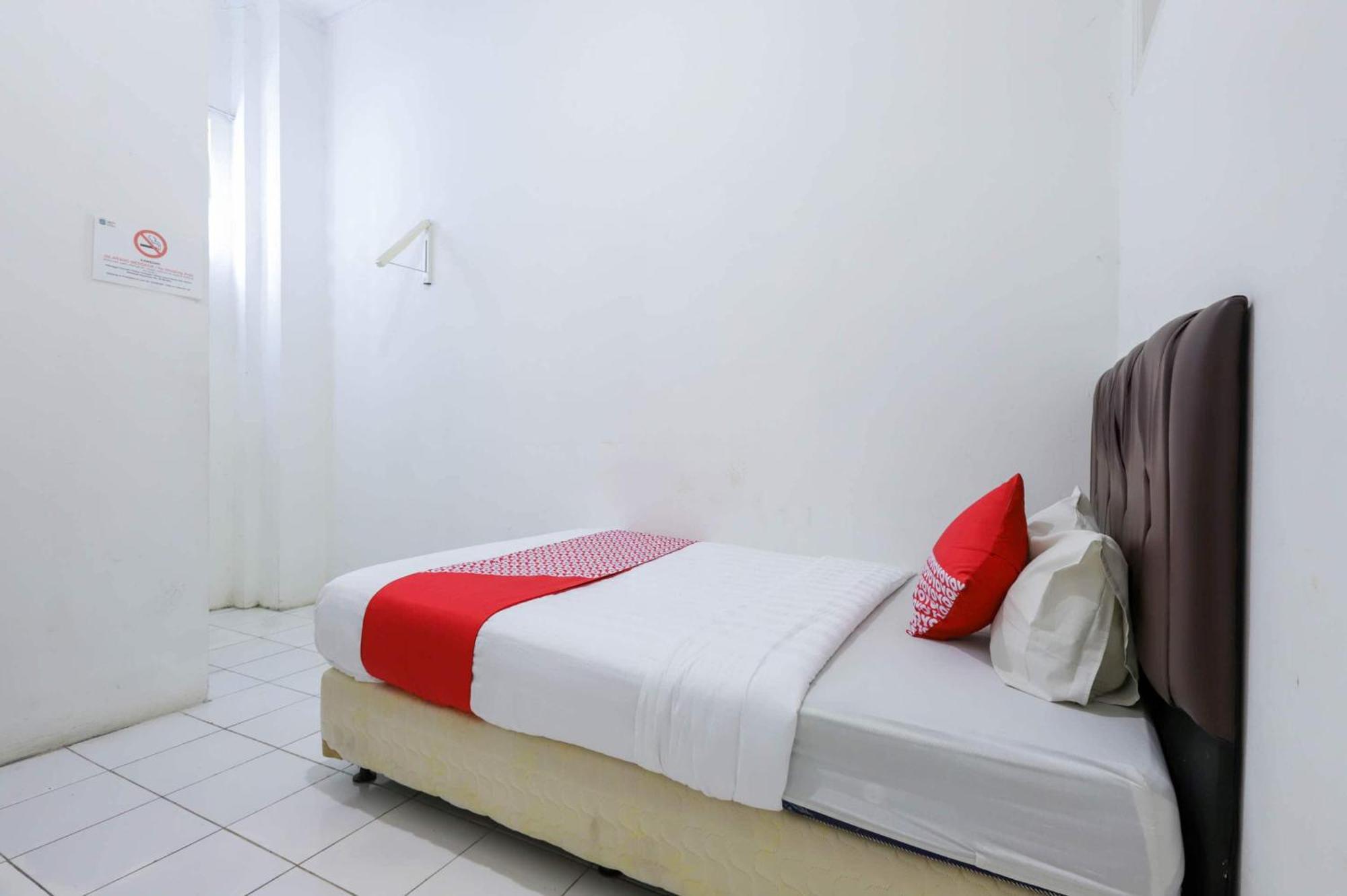Oyo 1111 Pasar Baru Inn Джакарта Екстер'єр фото