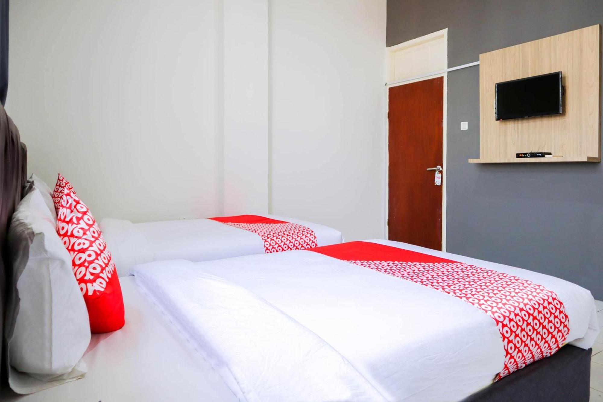 Oyo 1111 Pasar Baru Inn Джакарта Екстер'єр фото